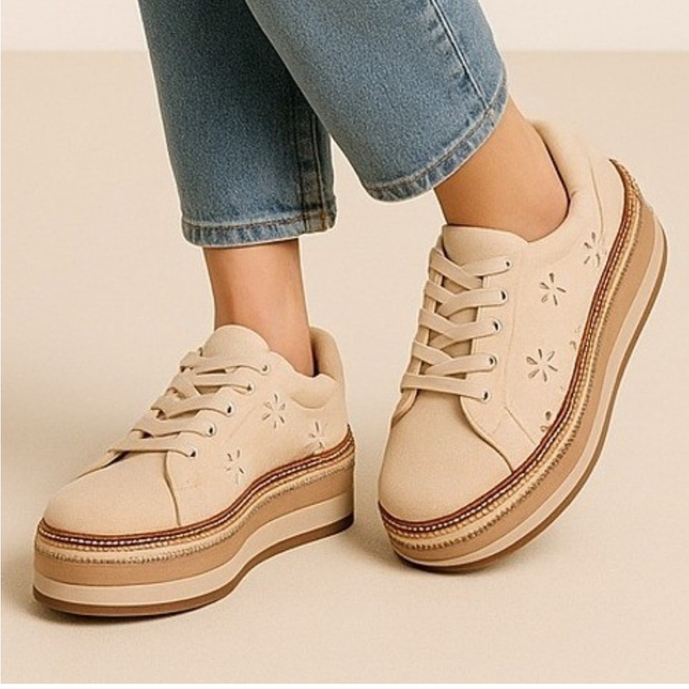 DV Dolce Vita Bliss Platform Eyelet Sneakers Tan Size 9 NWOB